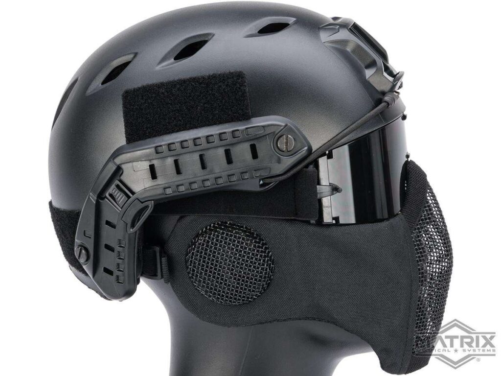Máscara de Malla con Protección de Orejas Matrix "Carbon Striker" (Color: Negro) - Imagen 3