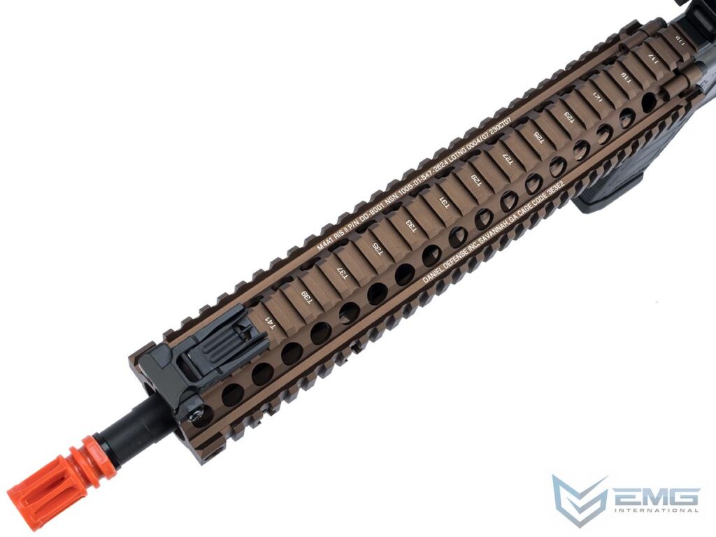 M4 SOPMOD Block II EMG con Licencia Colt y Riel Daniel Defense para Airsoft (Modelo: 12" M4A1 / Tan) - Imagen 5