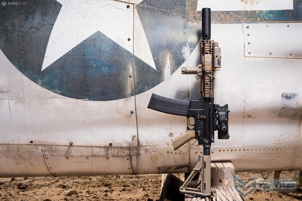 M4 SOPMOD Block II EMG con Licencia Colt y Riel Daniel Defense para Airsoft (Modelo: 12" M4A1 / Tan) - Imagen 7