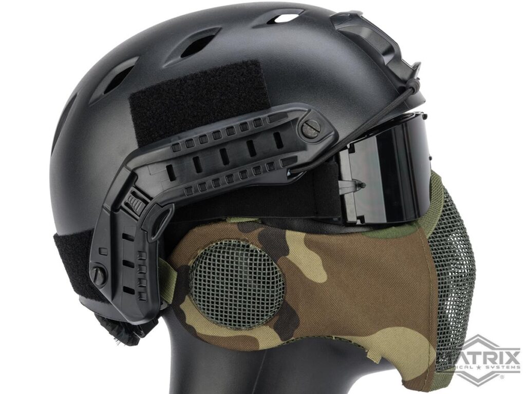 Máscara de Malla con Protección de Orejas Matrix “Carbon Striker” (Color: Woodland) - Imagen 3