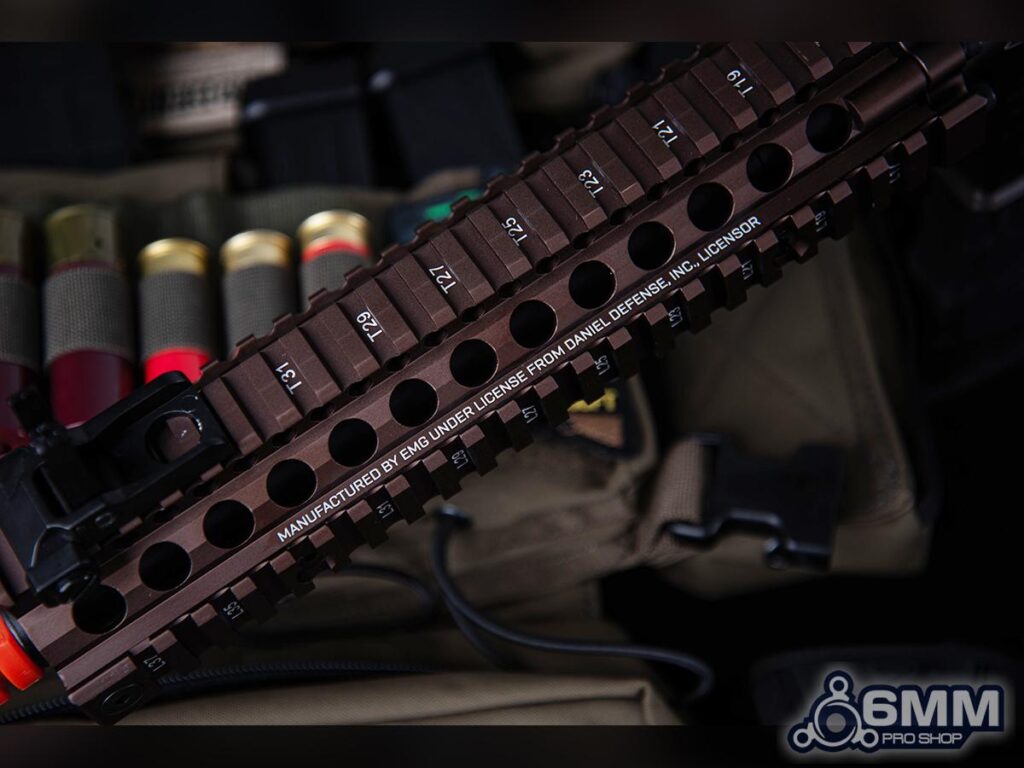 MK18 Daniel Defense GBB de Golden Eagle para Airsoft / Gas con Retroceso (Color: Negro/Tan) - Imagen 7
