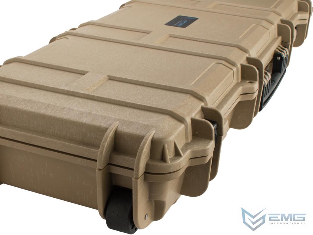 Estuche Duro de 109 cm para Airsoft y Armas, con Llantas y Espuma Anti Impactos EMG Transporter (Color: Tan) - Imagen 4