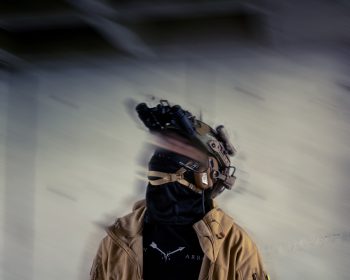 Camiseta Premium con Diseño Original "Forward" de Broken Arrow® - Imagen 5