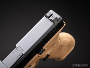 Glock 17 Gen5 Elite Force con Retroceso para Airsoft (Tipo: Green Gas, Color: Bitono Exclusivo Evike) - Imagen 8