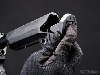 Culata Ajustable U.G.G. EMG x Salient Arms International con Ranura QD para Correa para Airsoft - Imagen 5