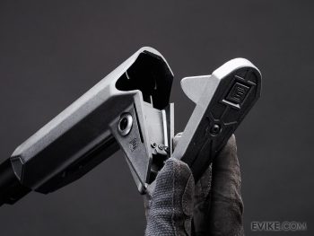 Culata Ajustable U.G.G. EMG x Salient Arms International con Ranura QD para Correa para Airsoft - Imagen 6