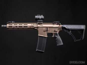 Réplica AEG EMG Helios x Daniel Defense MK18 RIII con Gearbox Platinum CYMA para Airsoft (Color: Flat Dark Earth / 400 FPS) - Imagen 3